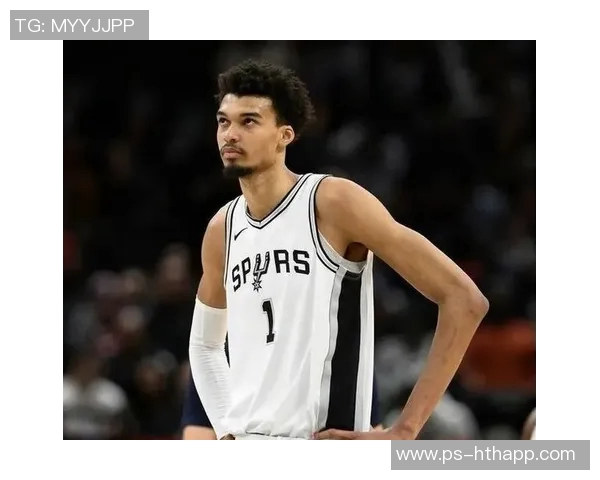 文班亚马夏季训练经历残酷增肌计划收获显著进步与成长 文班亚马夏季训练经历残酷增肌计划收获显著进步与成长