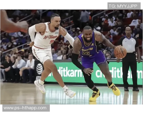 詹姆斯携女儿首次客场比赛感慨女儿是自己幸运符号的温馨时刻